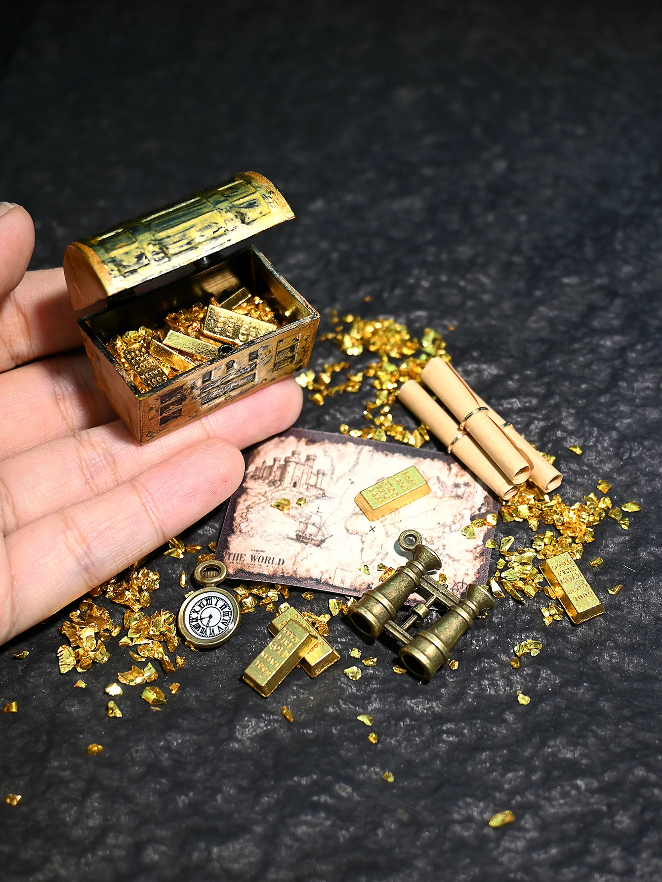 Ein Miniatur-Ornament im Piratenstil zum Schatzsuchen, imitiertes Gold, Weihnachtsgeschenk, 1/6, 1/12 Puppenhaus-Dekoration, Modellhaus-Zubehör, Fotografie-Requisiten, Mikro-Landschafts-Ornament,