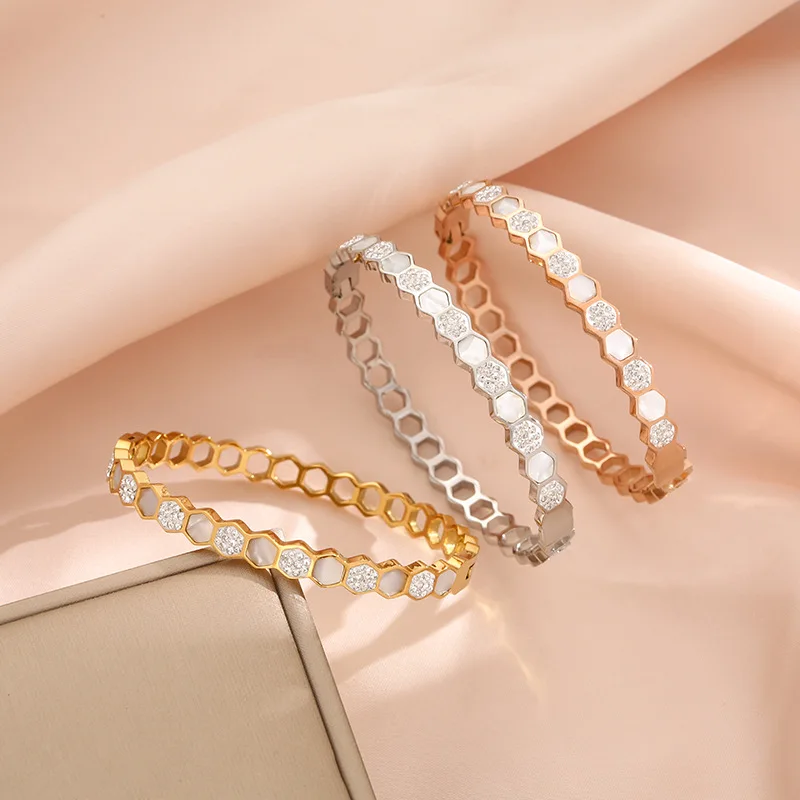 Unique diamond-shaped honeycomb bracelet, new summer collection, fashionable hexagonal titanium steel bracelet