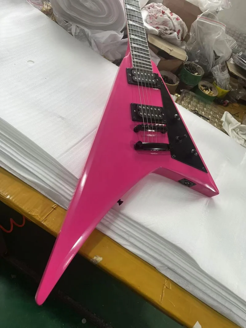 

Pink 6-string dovetail electric guitar,Rosewood fingerboard,Black hardware,Live photos,Customizable, free shipping