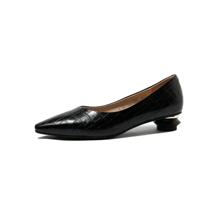 

Pointed leather single shoe with irregular heel design for personalized comfort and commuting