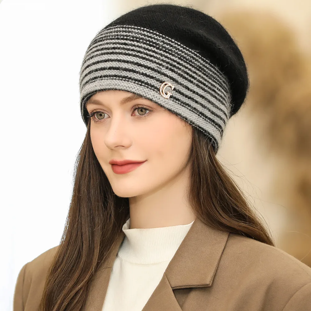 Nowa damska czapka zimowa z mieszanki futra królika ciepła czapka typu beanie dla kobiet casualowe w stylu Streetwear czapka z dzianiny z literą G