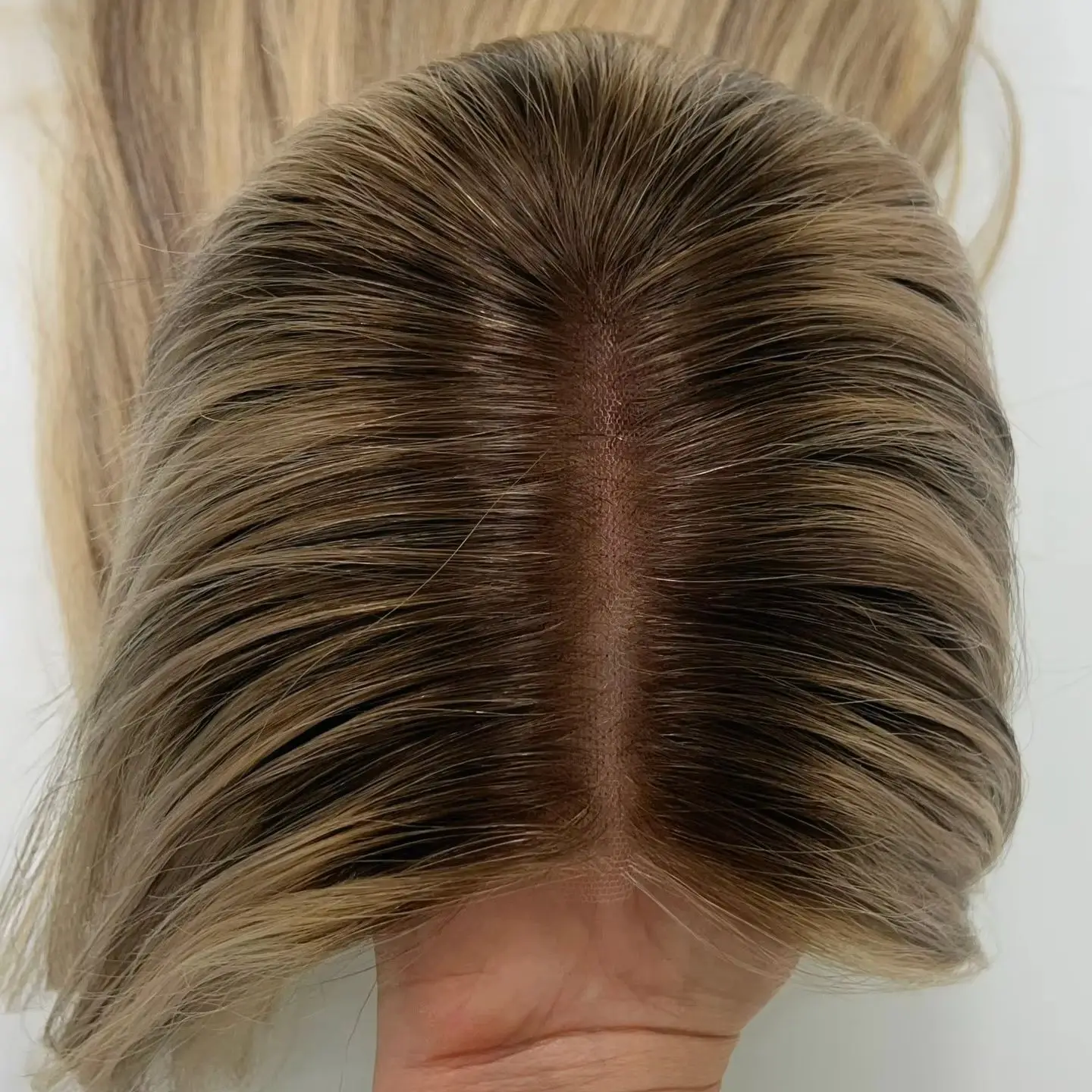 

Прямые волосы Ombre Platinum Blonde Shadow Roots Синтетические парики с кружевным верхом Высокое качество Предварительно выщипанные натуральные волосы Парик плотности 180%