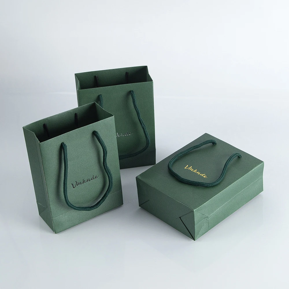 Custom Logo Luxury Portable Green Cardboard Gift Bag for Business Wedding Holiday Favors Wrapping Materials Tote Bag Wholesale