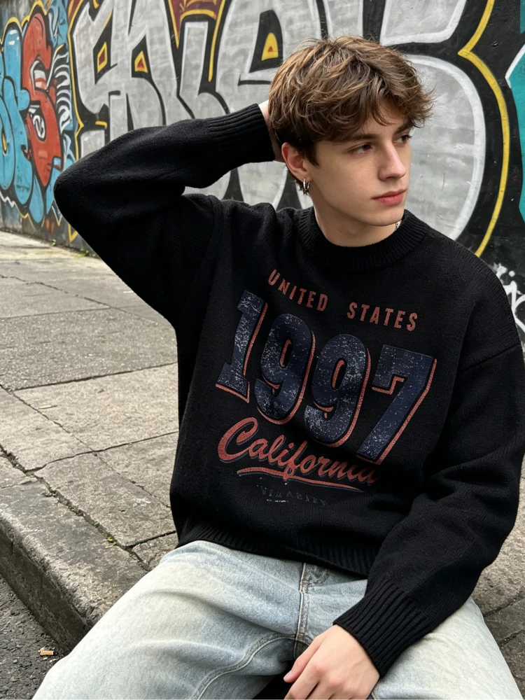 

Men's Retro 1997 California Print Knit Sweater, Vintage Oversized Crewneck Pullover, Casual Streetwear for Fall Winter