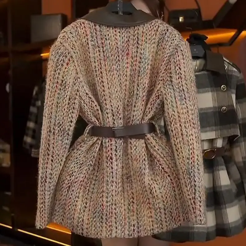 Damska kurtka puchowa zimowa 2025, dopasowany krój, z paskiem w talii, pikowana, ciepła, ocieplana odzież wierzchnia w stylu marynarki, modna.