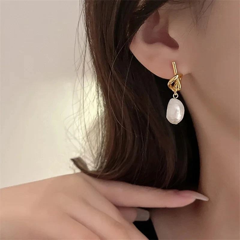 2026 New French Elegant Gold Color Bean Spliced Flat Pearl Earrings for Korean Fashion Jewelry Party Women\'s Sweet Accessories