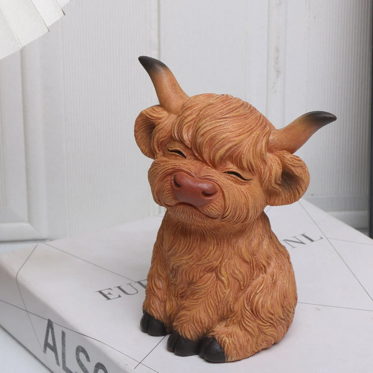 1 PC Creative Resin  Highland Beef Figurine - Whimsical Home Decor for Living Room