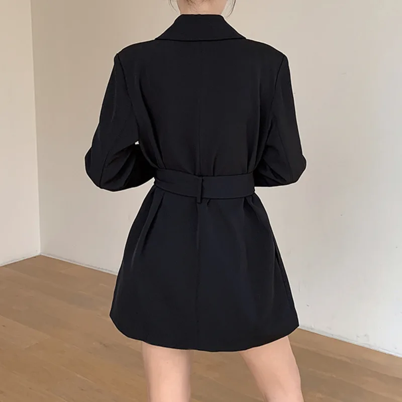 سترة نسائية كاجوال من KWTX بجيوب مربوطة ملابس خروج أنيقة وبسيطة وعصرية وأنيقة فاخرة عالية الجودة مصممة SS25