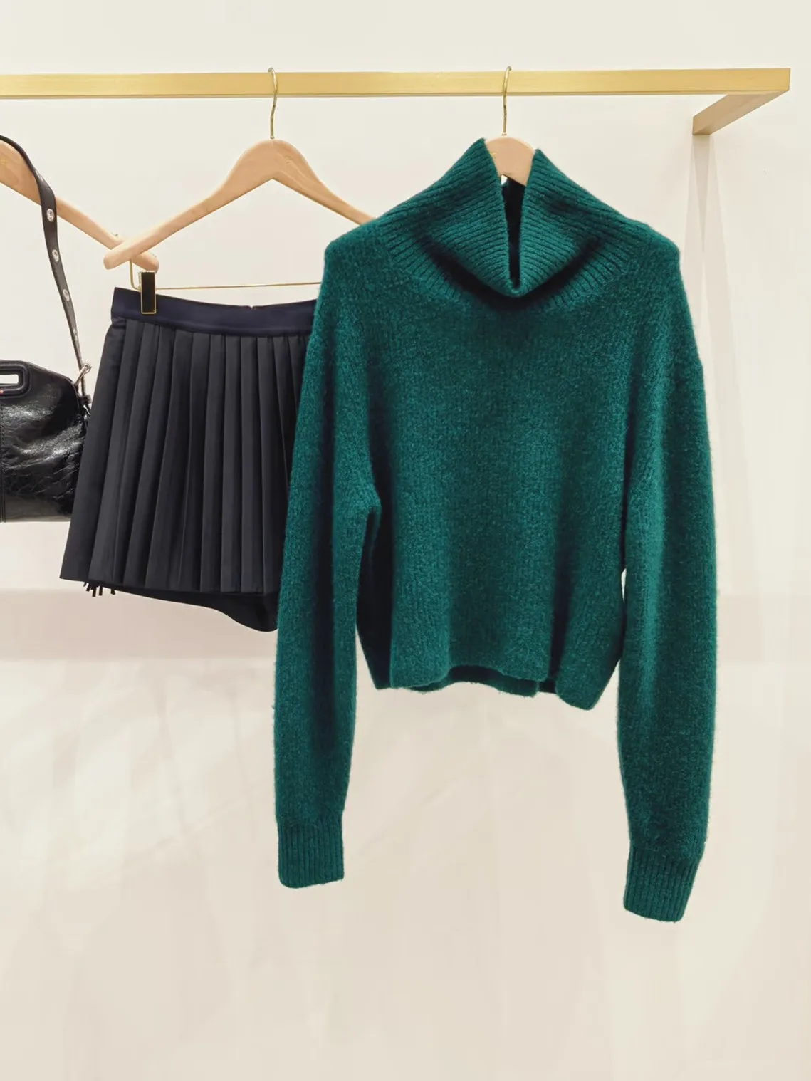 High-End Version Green High Collar Short Loose Long Sleeve Knitted Sweater Lazy Style European Goods Simple And Elegant