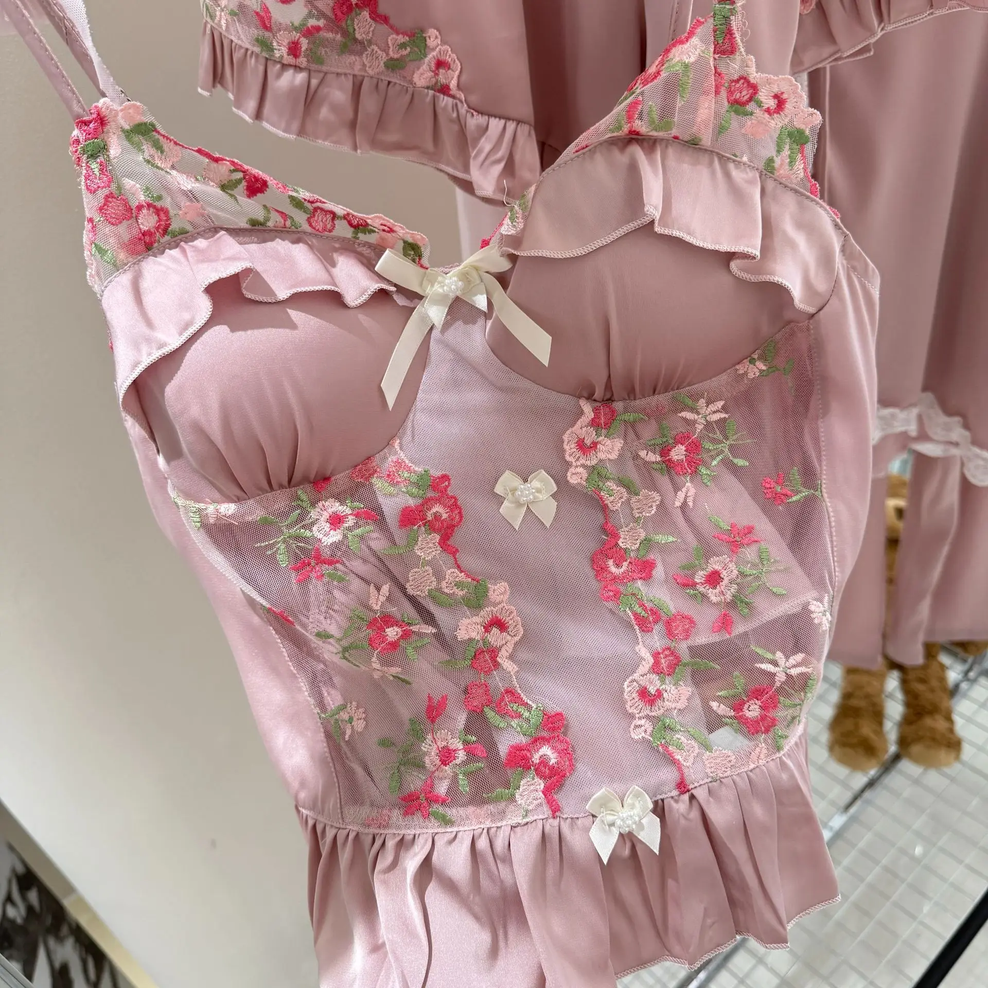 

Female 4PCS Pajamas Set Sleepwear Summer Sexy Hollow Out Embroidery Applique Satin Home Clothing Trouser Suit Loungewear