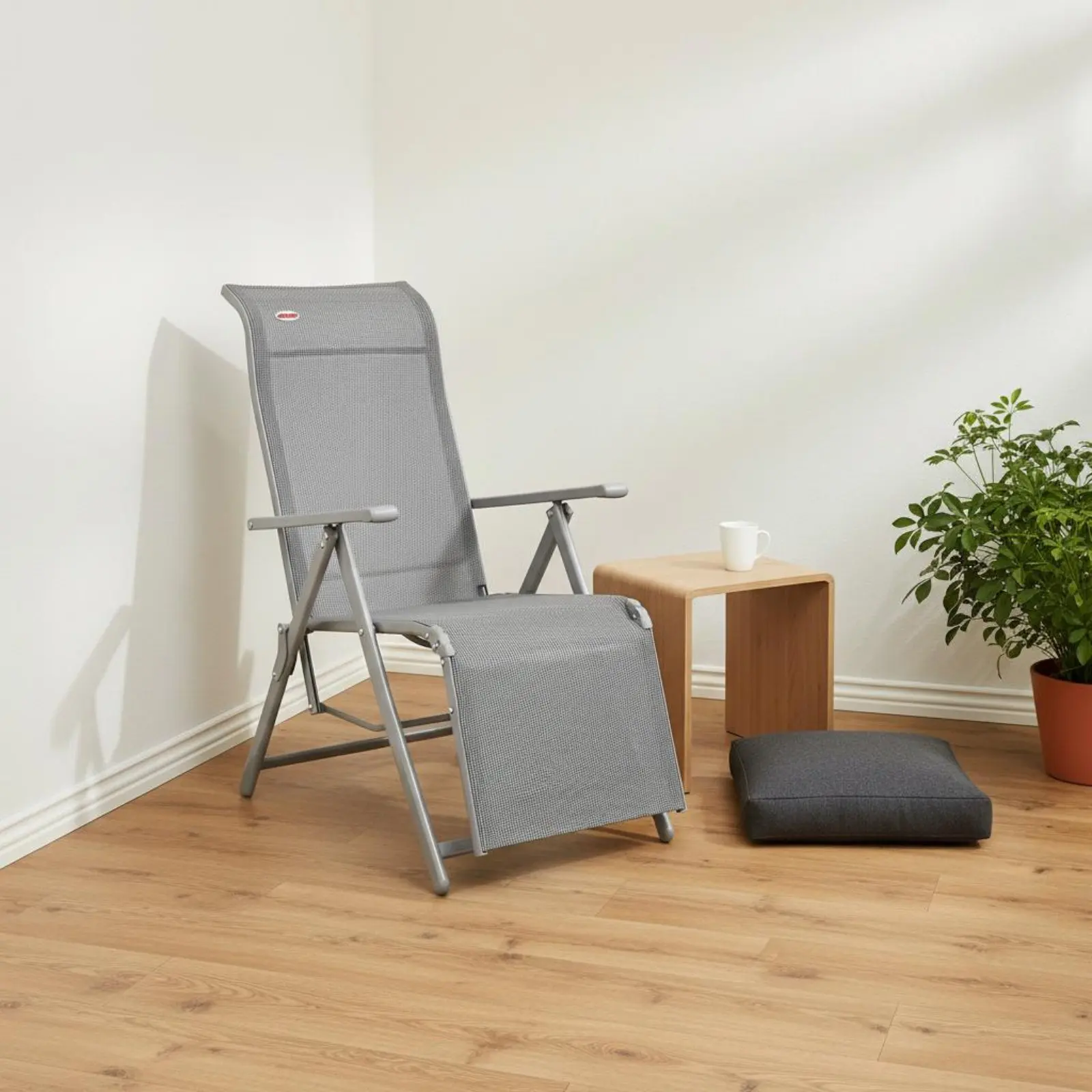 folding-recliner-chair-foldable-design-portable-rest-chair-folding-outdoor-recliner-lockable-reclining-system-for-office-workers