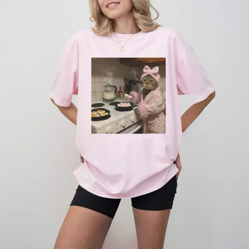 Housewife Cute Cat T-Shirt Vintage Gen Z Joke Stupid Brainrot Lover Gift Funny Kitty Cool Graphic Tshirt Fashion Short-sleev