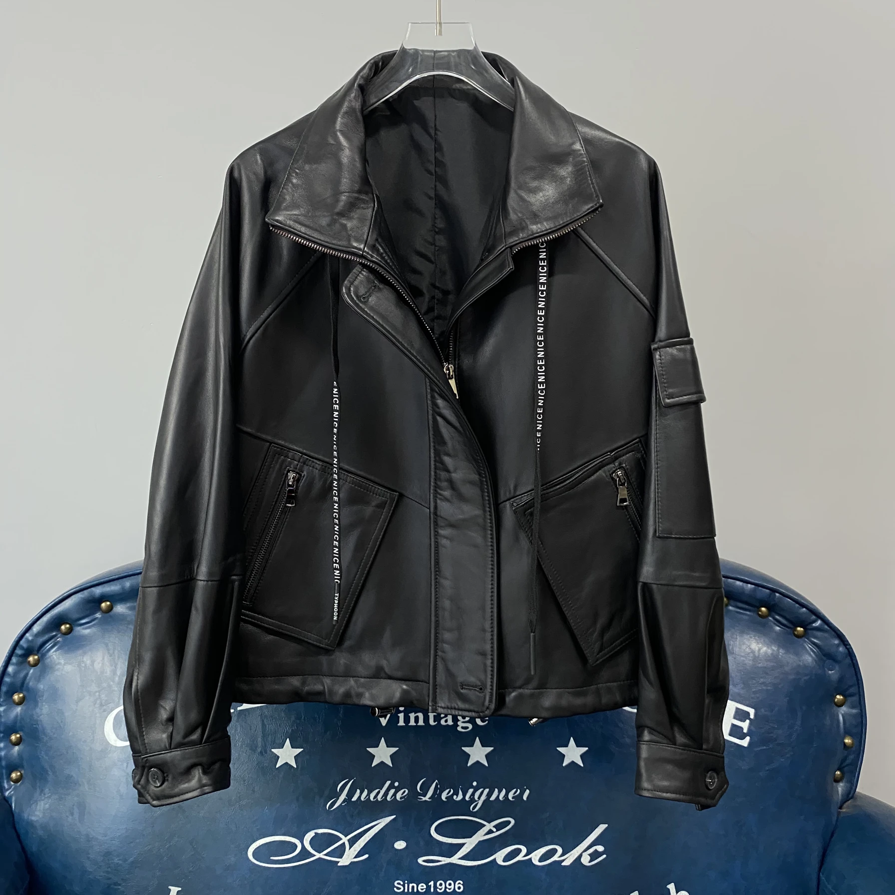 

Кожаная куртка с эффектом похудения для женщин, воротник-стойка, из натуральной кожи, свободный крой, для мотоциклистов, модная, осень-зима...