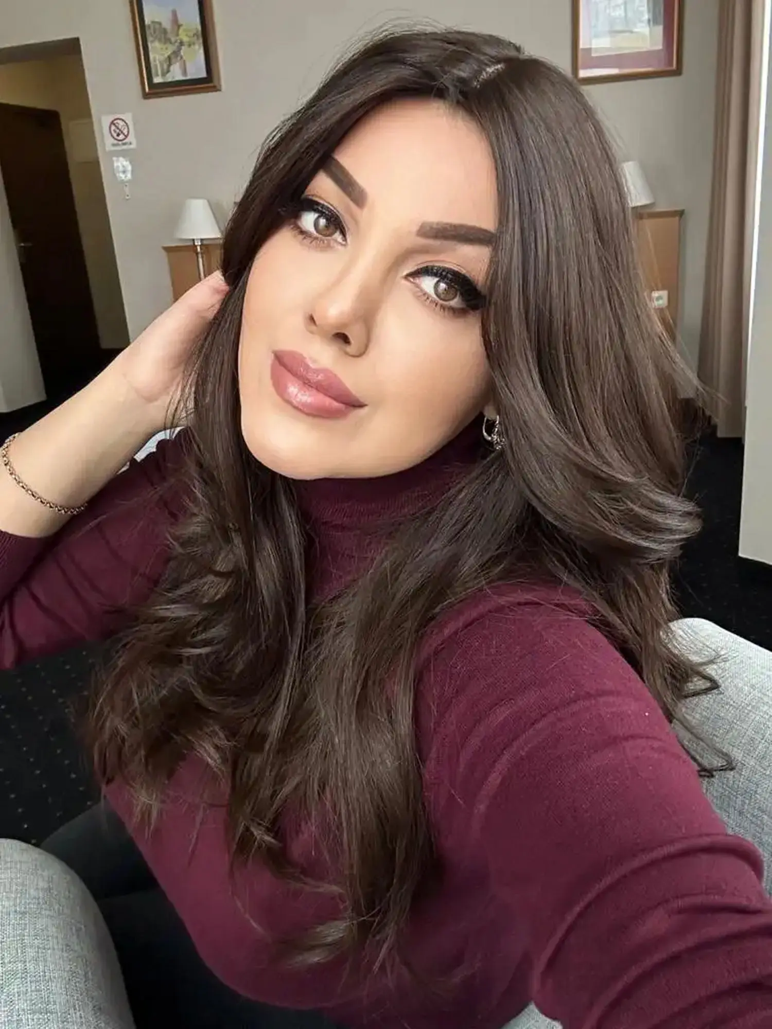 Peluca de buena calidad, longitud media, onda suelta, marrón oscuro, 13x4HD, encaje sintético, fibra Premium, resistente al calor, para mujeres, uso diario