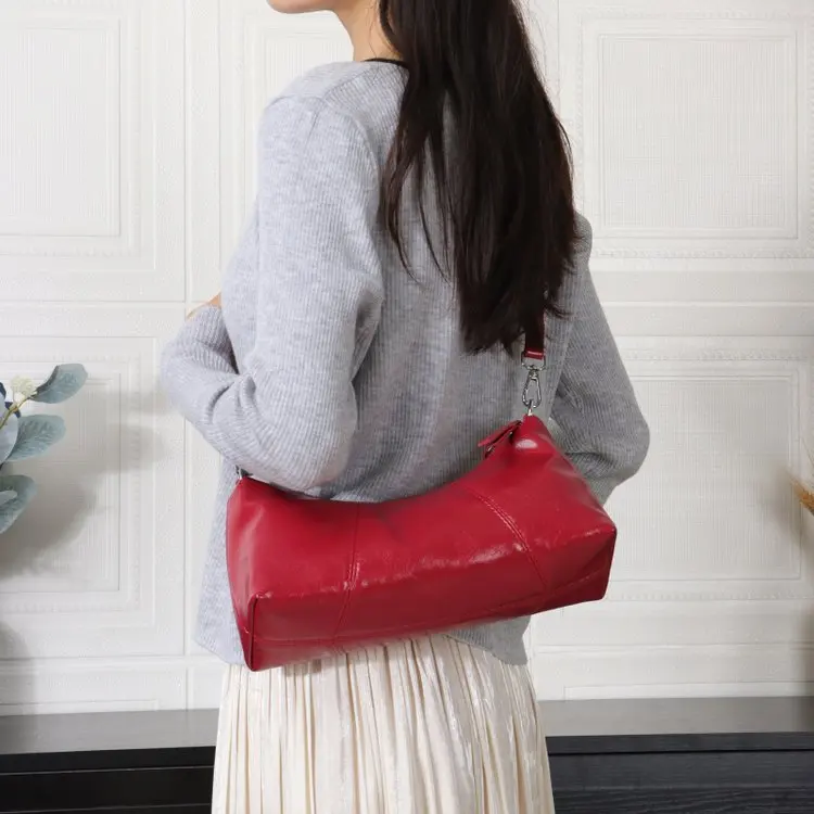 

2025 Summer 226 New Popular Fashion Niche Shoulder Messenger Bag Underarm Bag Versatile Light Luxury Popular Crescent Bag