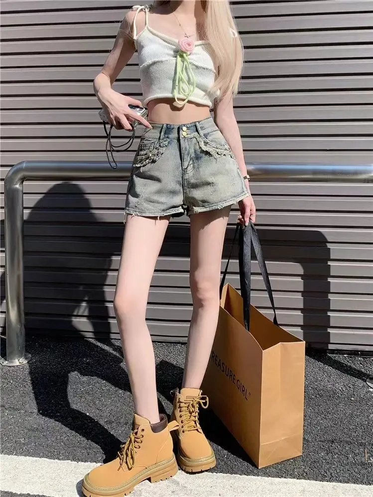 Liu Ding's Low-waist Denim Shorts for Women's New Slim Fit and Slim Hips and Wide Legs