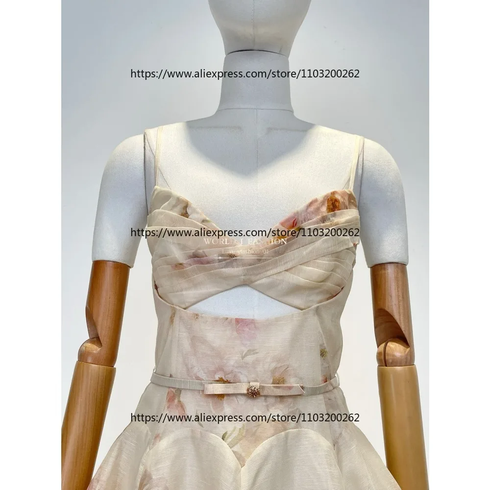 베이지 플로럴 프린트 민소매 백리스 컷아웃 미니 드레스 2025 고품질