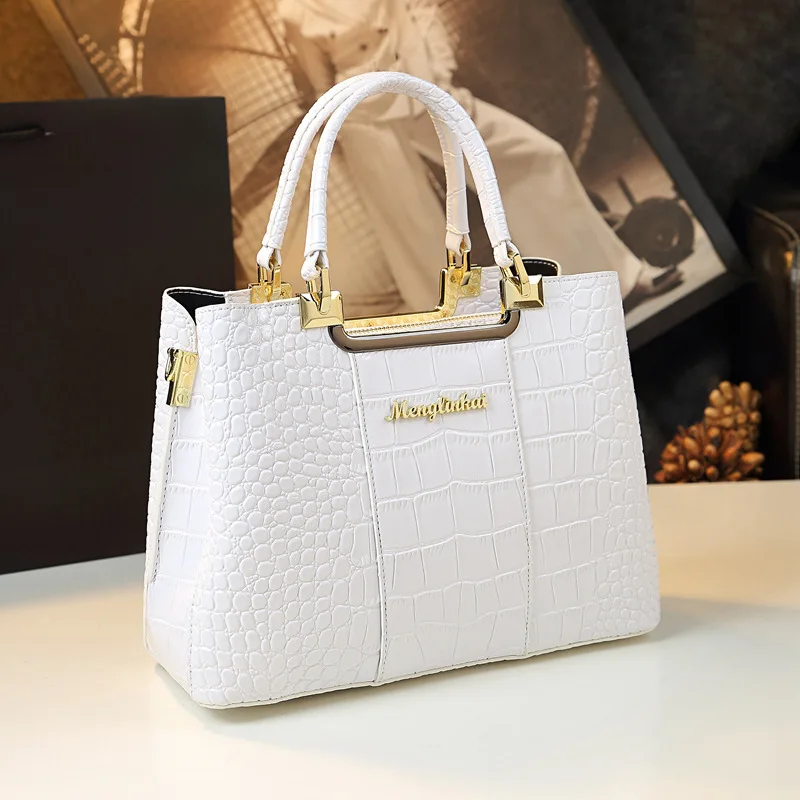 Bolso con estampado de cocodrilo para mujer, bolsa de mano de lujo con cara brillante, ligero, a la moda, para mediana edad, novedad de 2023