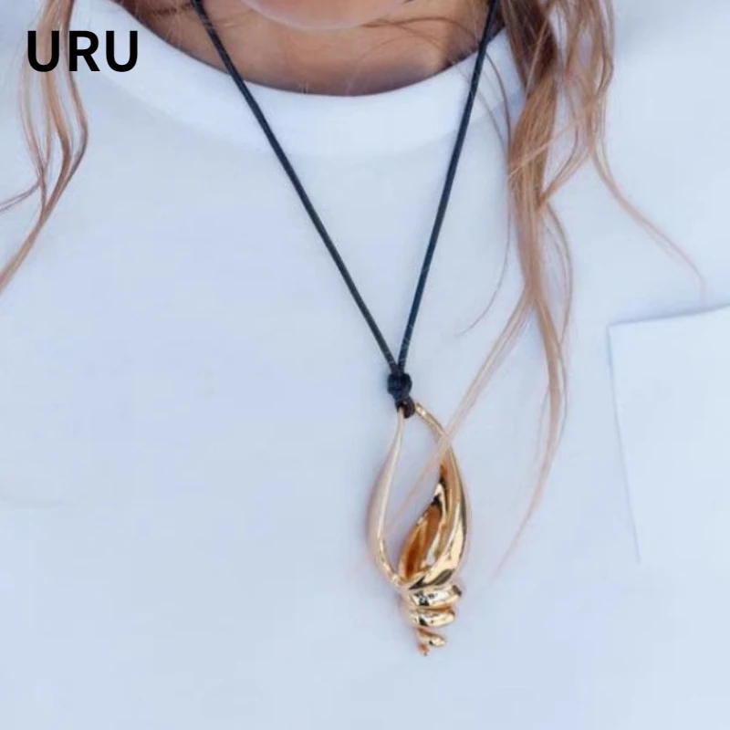 

Modern Jewelry European and American Design Metal Conch-shaped Pendant Necklace For Women Party Gifts Cool Trend Accessories
