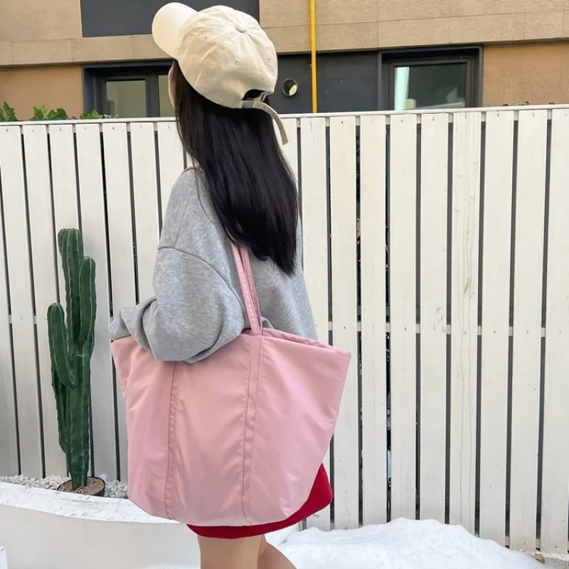 

Современная-элегантная новинка 2025 года, женская роскошная брендовая кожаная сумка-тоут, известный дизайнер, популярная повседневная элегантная сумка ​