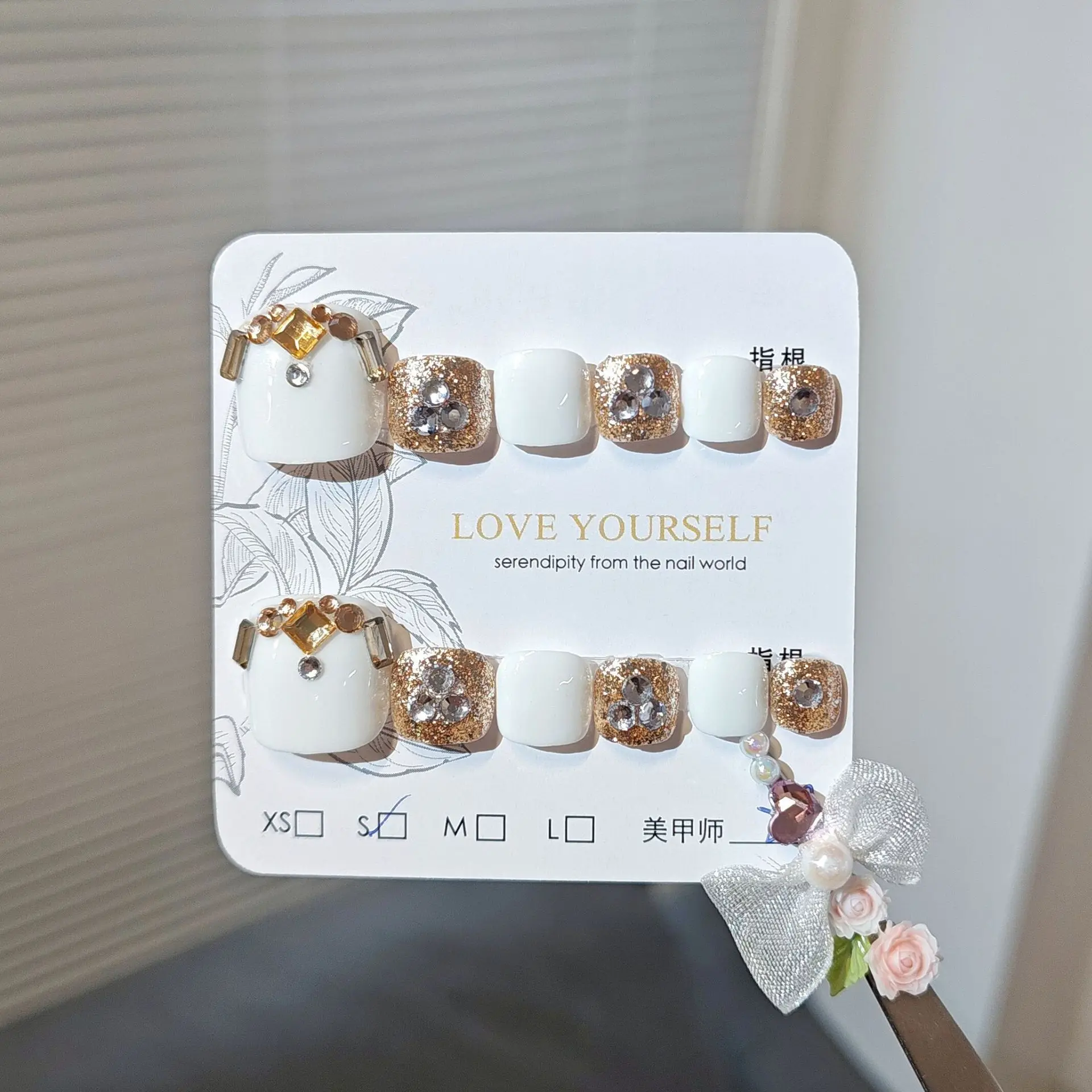 12pcs Handmade กดบนเล็บเท้าเงาทอง Rhinestone ปลอมเล็บเท้าสวมใส่แฟชั่นฤดูร้อน Y2k ปลอมเล็บ