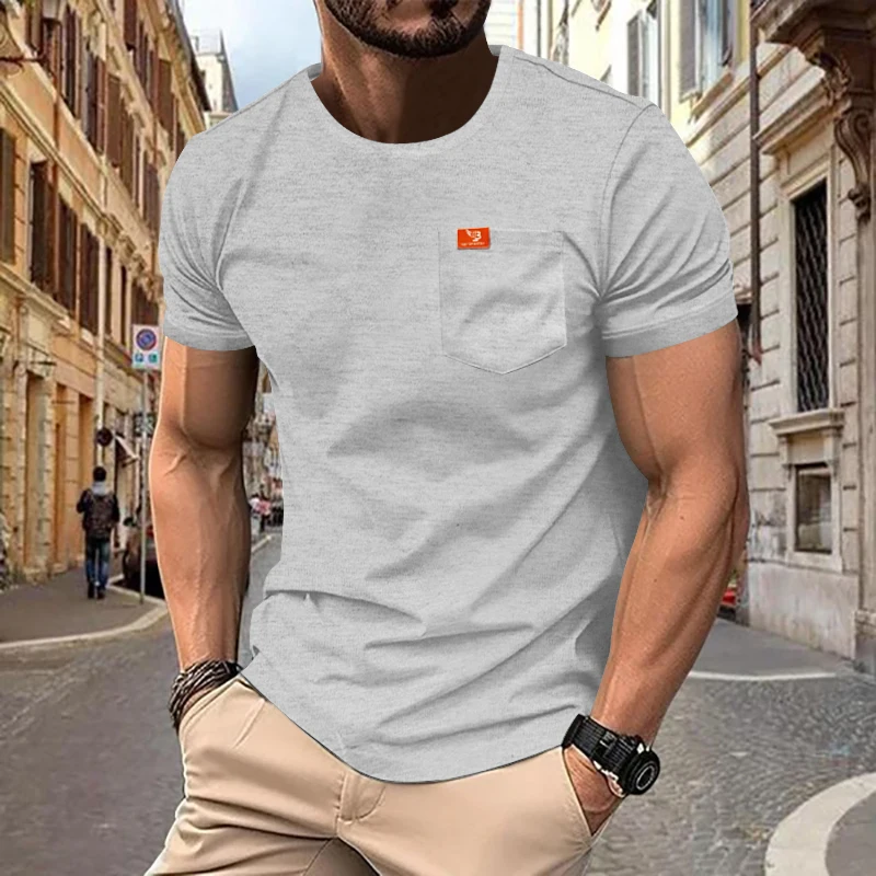 New men\'s large solid color T-shirt with fashionable casual pocket logo, suitable for summer