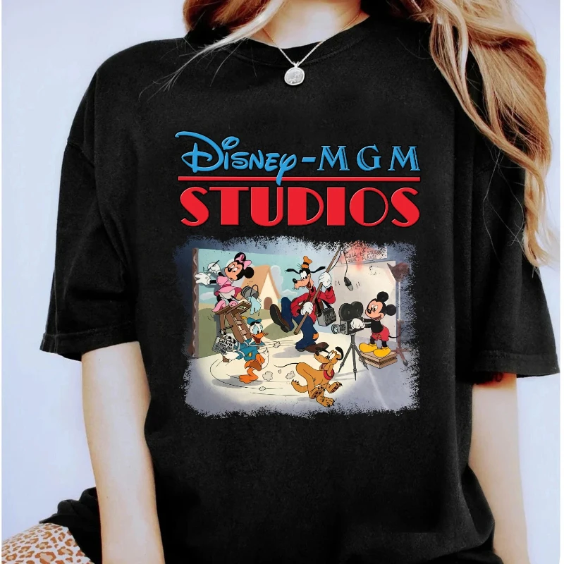 ديزني 2026 جديد خمر ديزني MGM هوليوود ستوديو طباعة موضة المرأة تي شيرت قصير الأكمام س الرقبة فضفاضة حجم كبير