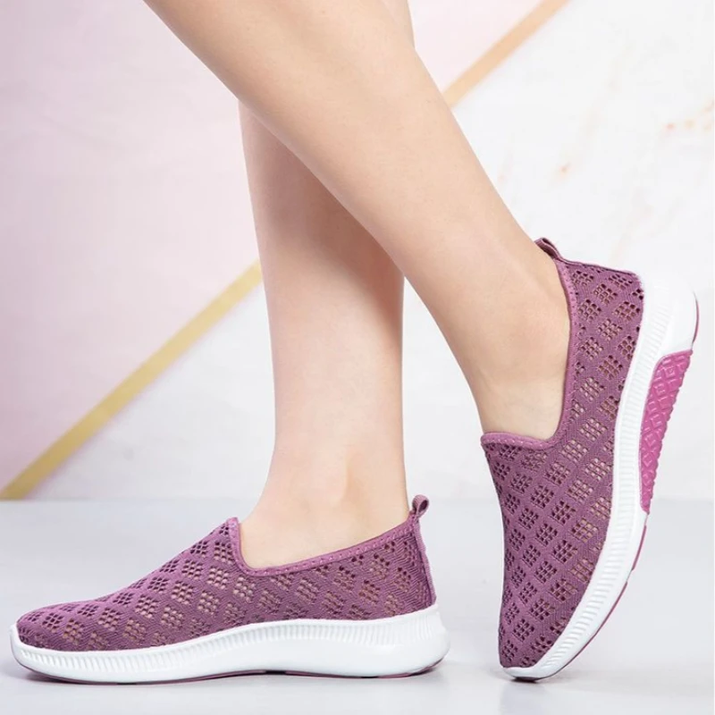 Summer Women Old Beijing Cloth Mom Shoes Mesh Breathable Casual Soft Sole Non-Slip Mesh Flat Slip-On Loafers