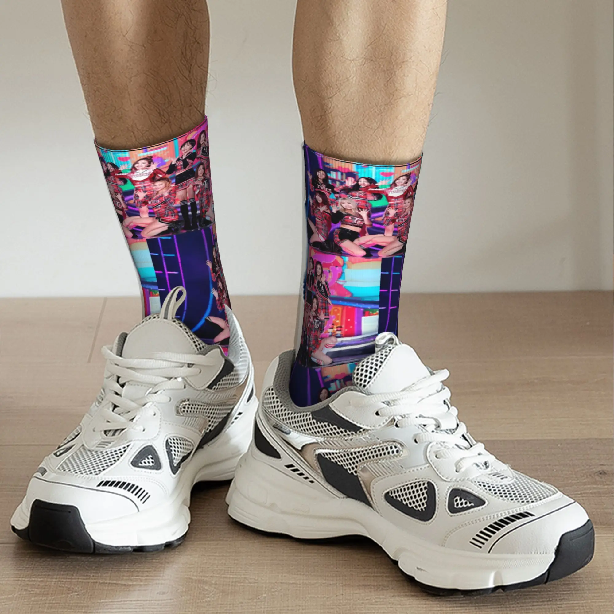 متعة Kpop المغني مرتين الفتيات الجوارب Harajuku جوارب فائقة النعومة كل موسم الجوارب الطويلة اكسسوارات للرجل امرأة الهدايا