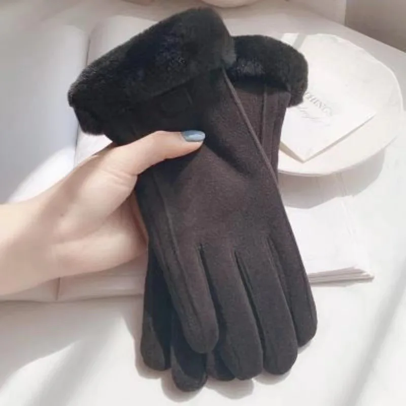 Cozy Beige Touchscreen Gloves with Plush Lining - Thick, Warm Winter Protection for Outdoor Leisure
