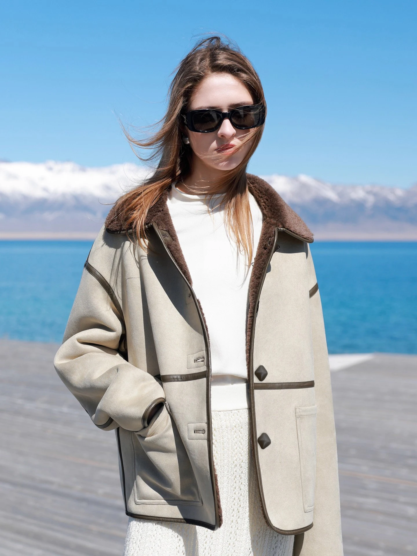 

Зима 2025 года, новый стиль, имитация овечьей шерсти, экологически чистый мех, двусторонняя плюшевая куртка для женщин