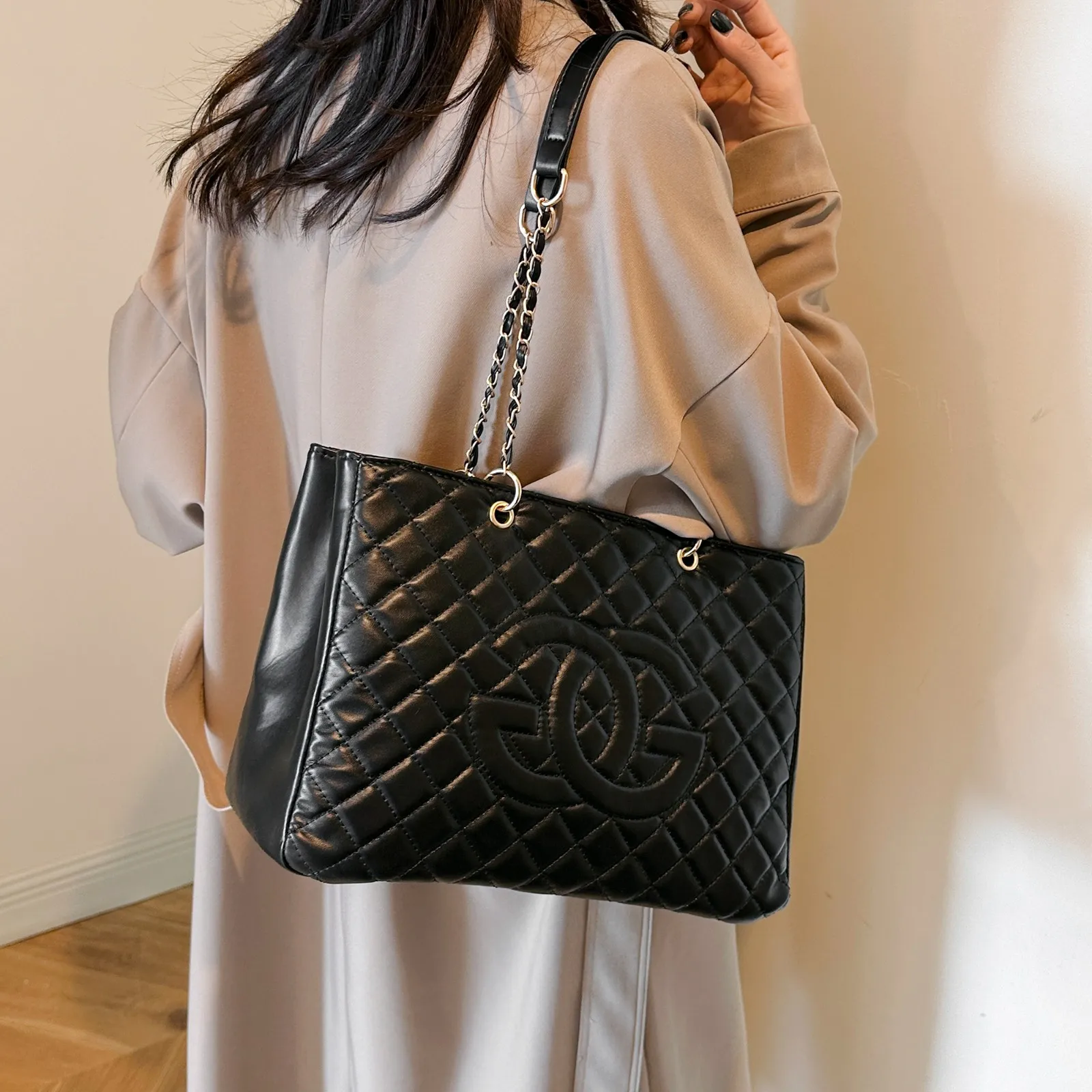 ​2025 Women's Letter Print Tote Bag, Quilted Chain Shoulder Bag, Large Capacity Crossbody Purse, Fashionable & Spacious​