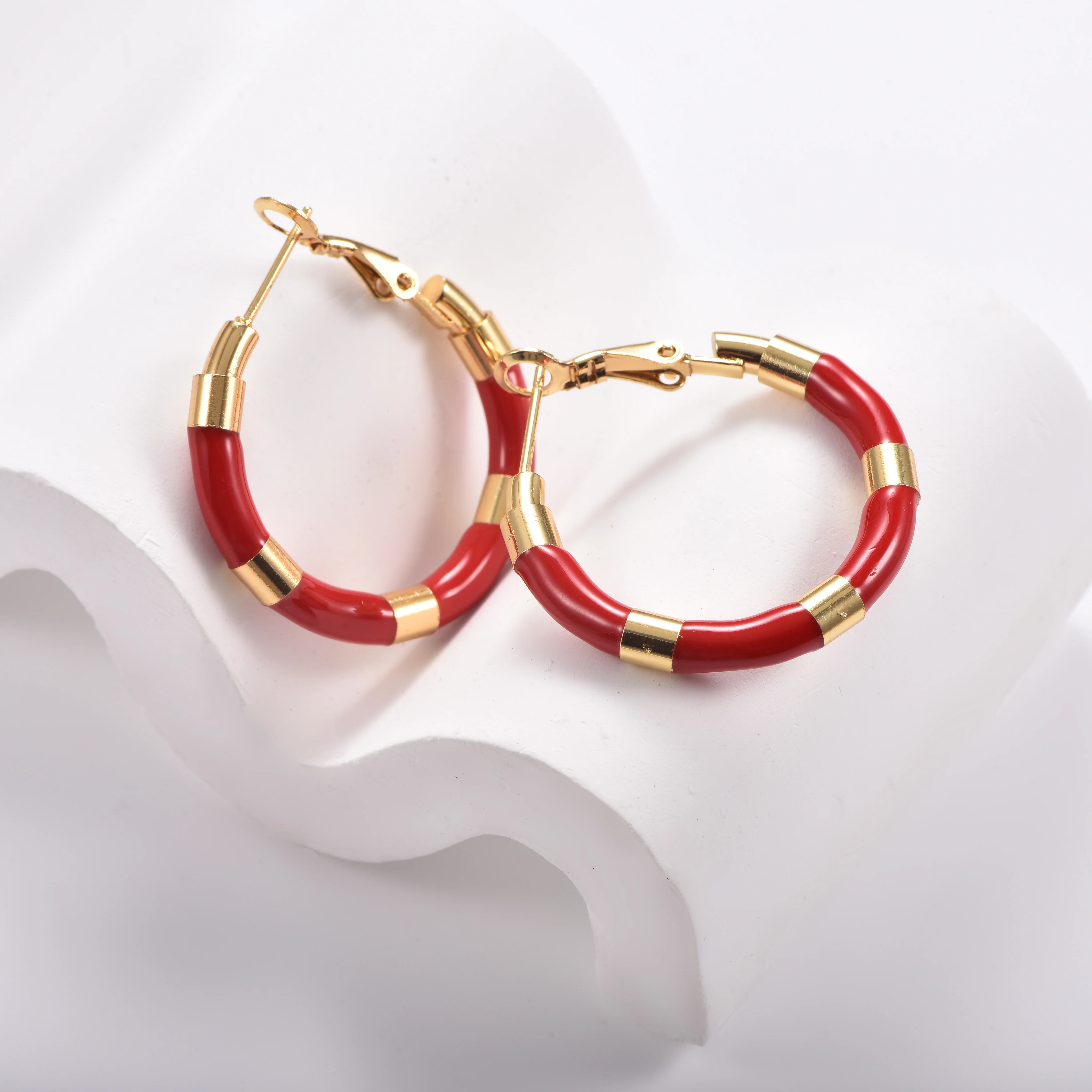 Bunte Emaille-Bambus-Creolen für Frauen, 18K vergoldete Edelstahl-Ohrringe, Dopamin-Farbblock-Kreis-Ohrschmuck – Detail 5