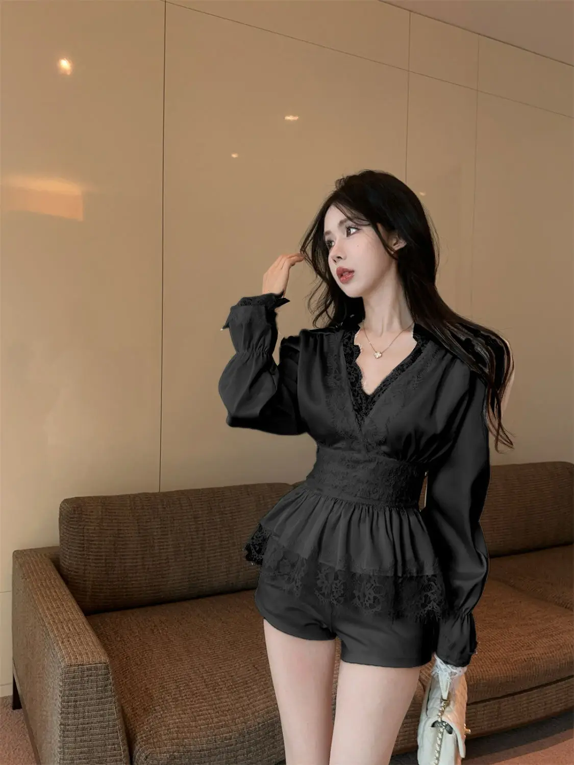 Primavera otoño francés elegante encaje Trim cuello en V camisa de satén mujeres diseño sentido cintura Top de manga larga
