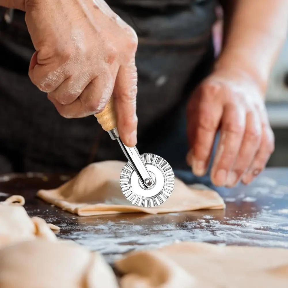 

Multifunctional Manual Pizza Lace Rolling Wheel Handheld Zinc Alloy Side-Embossed Biscuit Mold Wooden Handle Pasta Mold Cookie