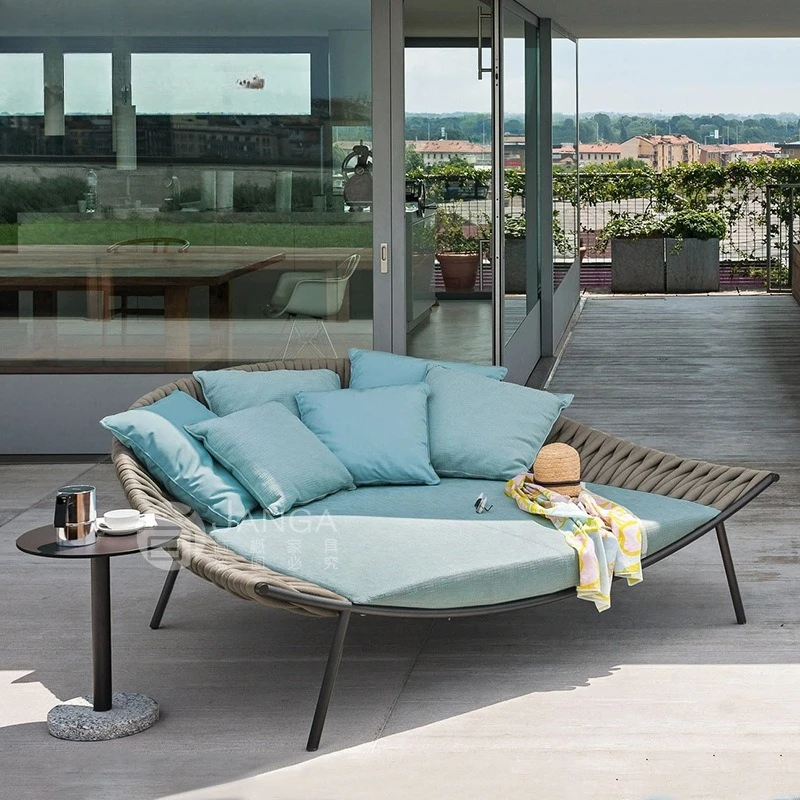 Outdoor villa courtyard sunbathing bed open-air swimming pool rattan loungers creative homestay balcony sofa