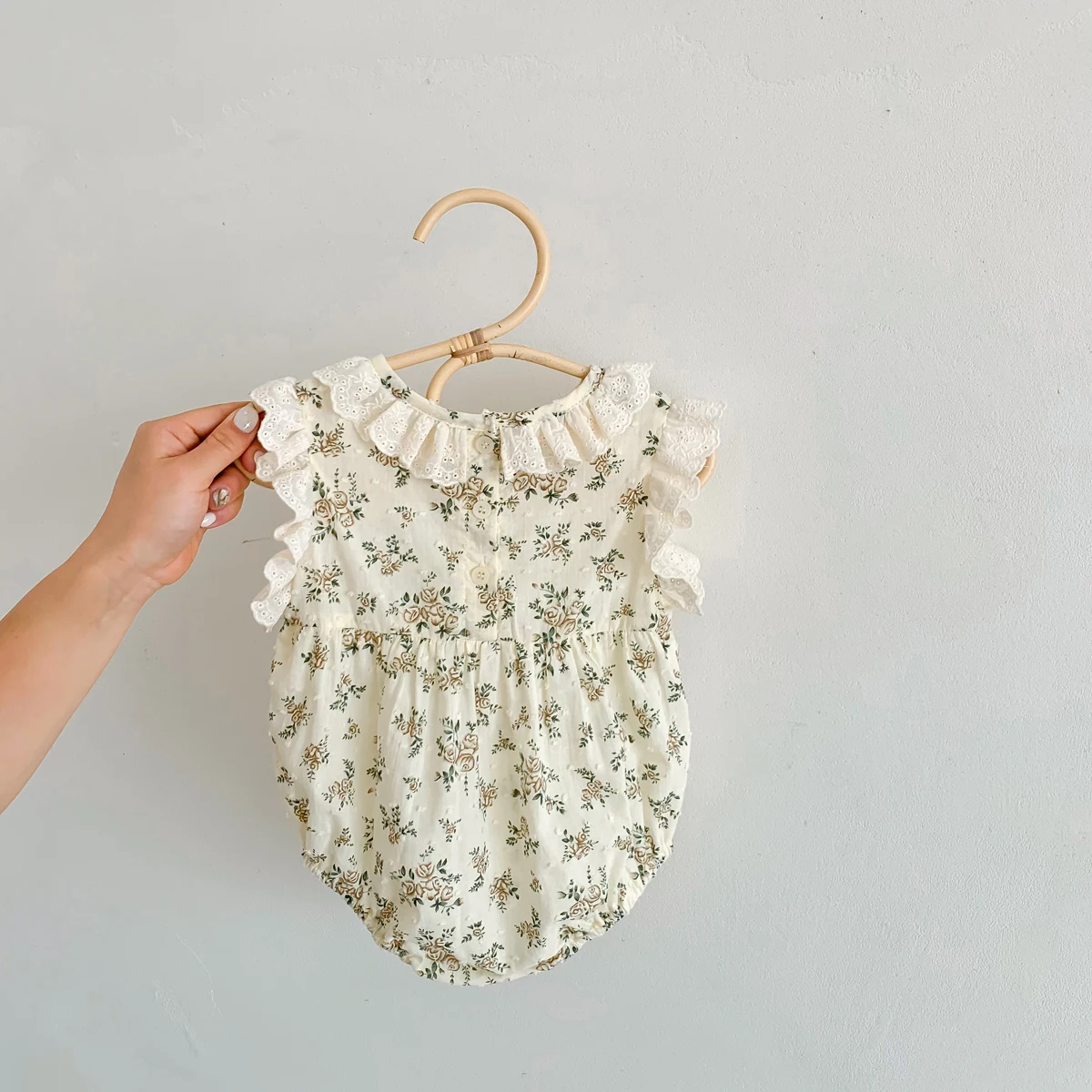 Summer Baby Romper for Girls Lacy Floral Sleeveless Newborn Jumpsuit Infant Bodysuit 0-2 Years Old