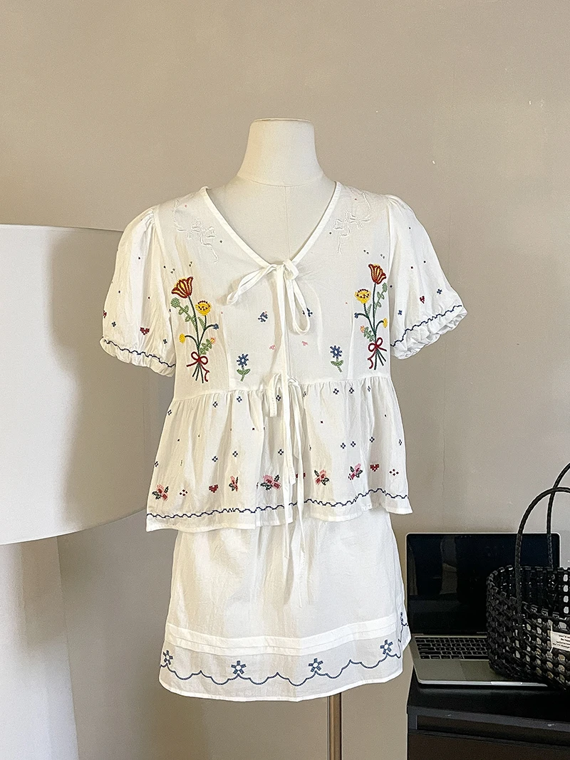 Wedbleser ensemble blanc simplifié brodé a-ligne 2025 été nouvelles femmes à manches courtes col en v sangle pull chemise