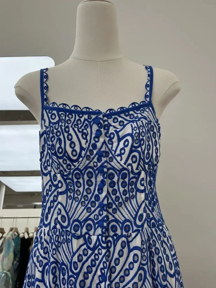 뜨거운 판매 여성의 섹시한 자수 컷 아웃 코튼 스파게티 스트랩 버튼 맥시 드레스 보헤미안 비치 2025 새로운 패션 캐주얼 드레스