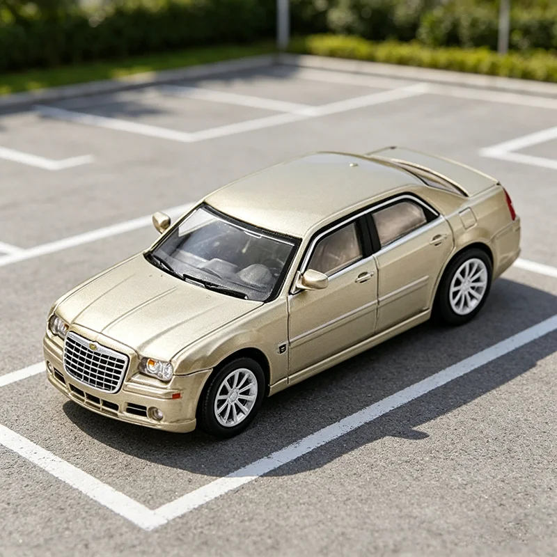 

DCT 1:64 Chrysler 300C SRT8 Gold Simulation Alloy Metal Car Model Static Collection Decorated Holiday Gifts Toys Souvenir Gif