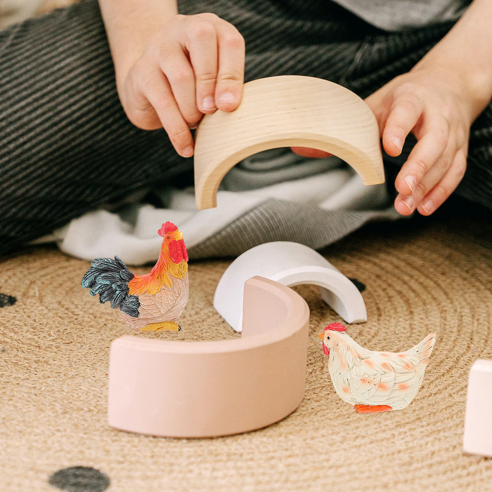 

2Pcs Resin Rooster Hen Craft Fine Workmanship Compact Size Home Office Yard Landscape Ornament Rooster Statue Resin Hen Craft