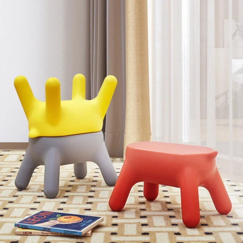 Tabouret nordique de dessin animé pour enfants, banc de maternelle en plastique pour bébé, chaise basse anti-ald épaissie, créatif et mignon