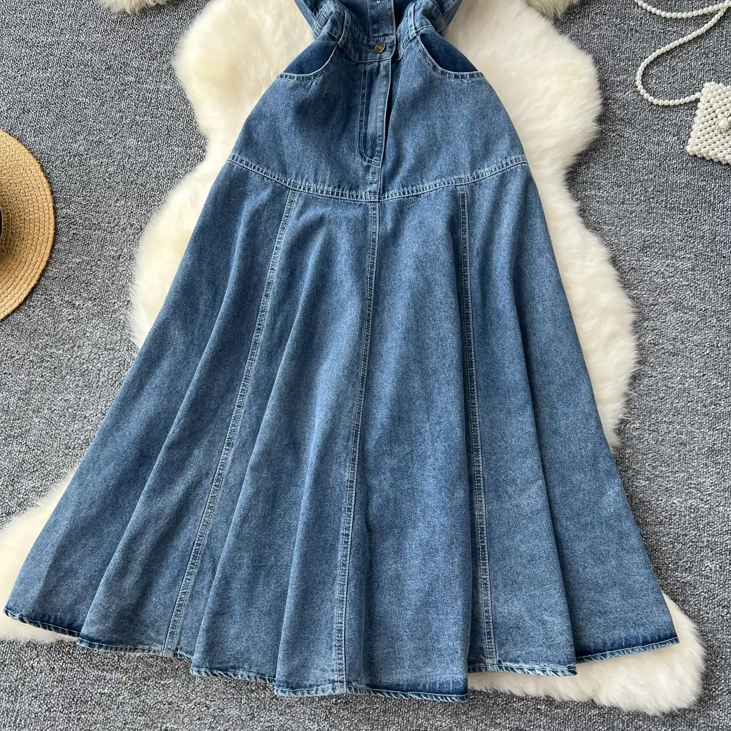 Robe en jean patchwork à bord de feuille de lotus Design Sense 205. Robe longue à simple boutonnage, sans manches, col rond, mode d'été pour femmes