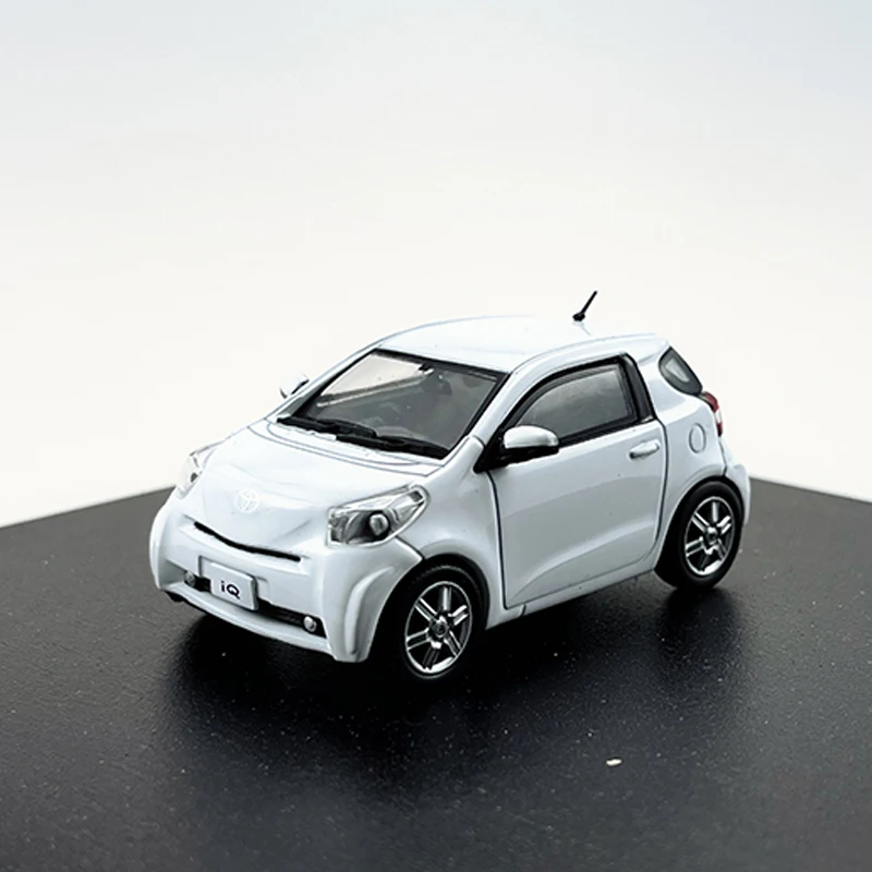 

JC 1:43 Scale Diecast Alloy TOYOTA IQ Mini Two Door Sedan Toys Cars Model Classics Nostalgia Adult Gifts Souvenir Static Display