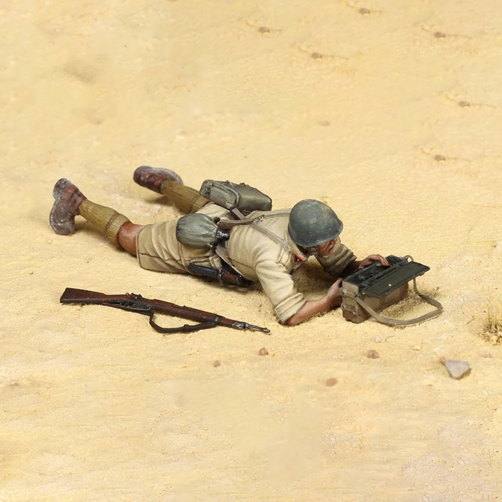 1/35 Scale Doll Model Kit - Two Soldier Figure - Military Theme - Unassembled and Unpainted - 351C