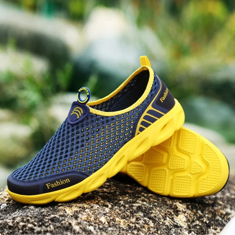 Mens Shoes Breathable Mesh Surface Outdoor Women Running Shoes Lightweight New Slip on Couple Shoe Summer Plus Size Men Sneakers