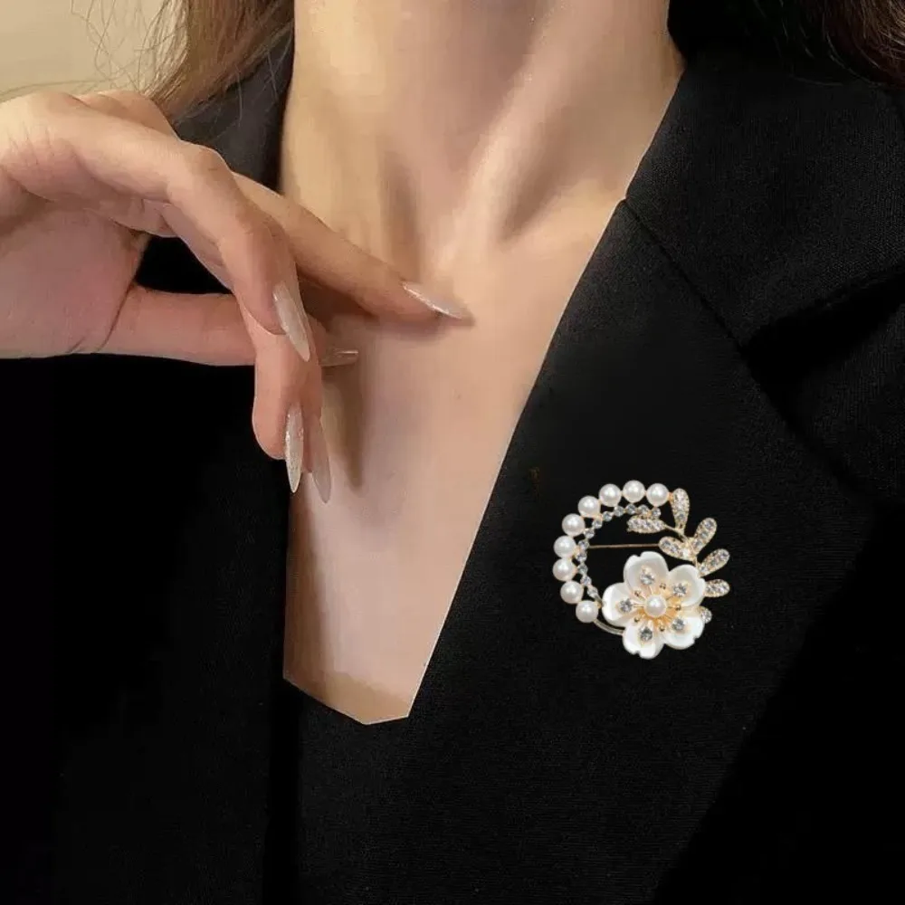 Shinning Crystal Rhinestone Flower Brooch Diamond Alloy Pearl-Set Alloy Crystal Jewelry Brooch Vintage Style Pearl Flower Brooch