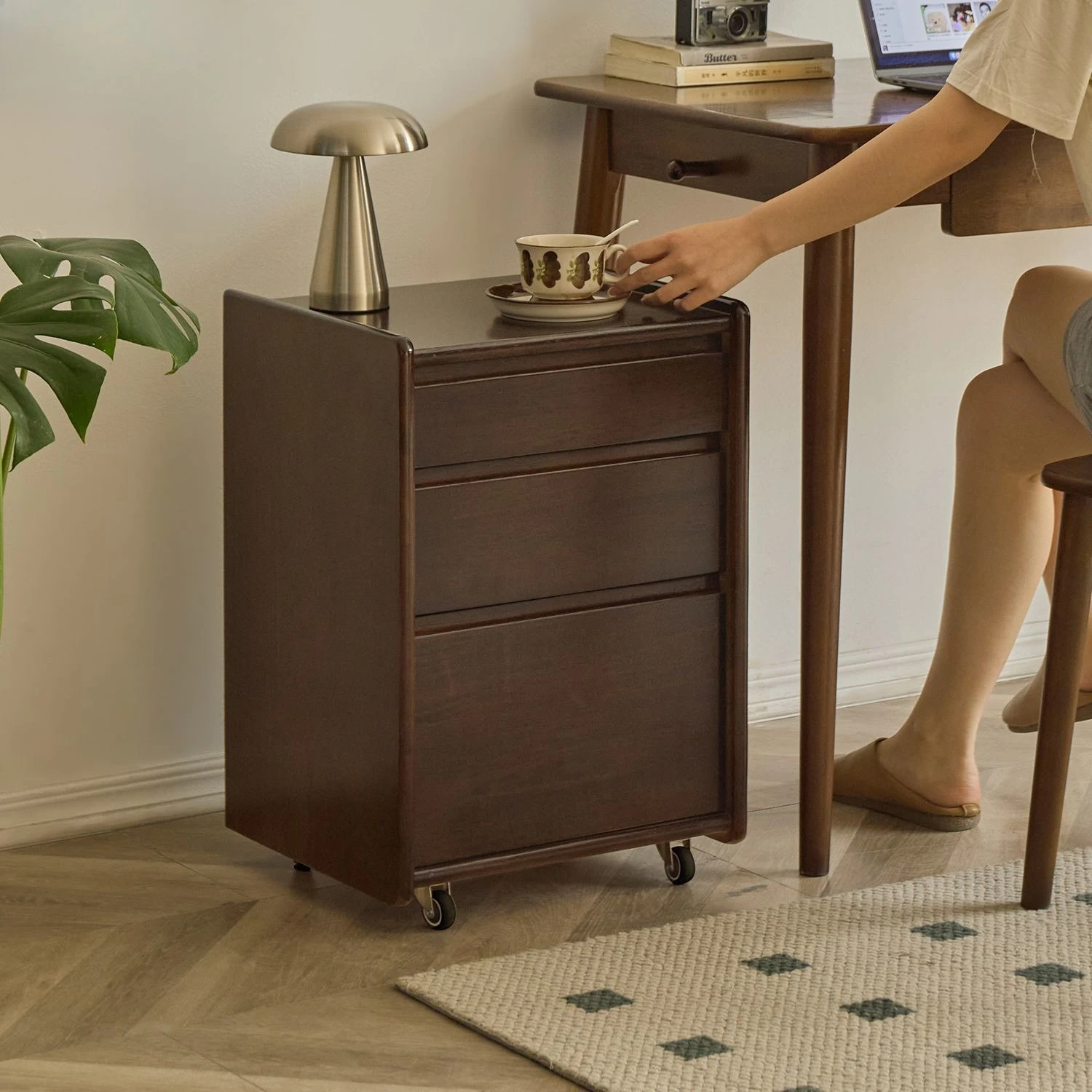 

Solid Wood Table Bottom Cabinet Movable Storage Side Cabinet Nordic Small Apartment Bedroom Bedside Table with Wheels
