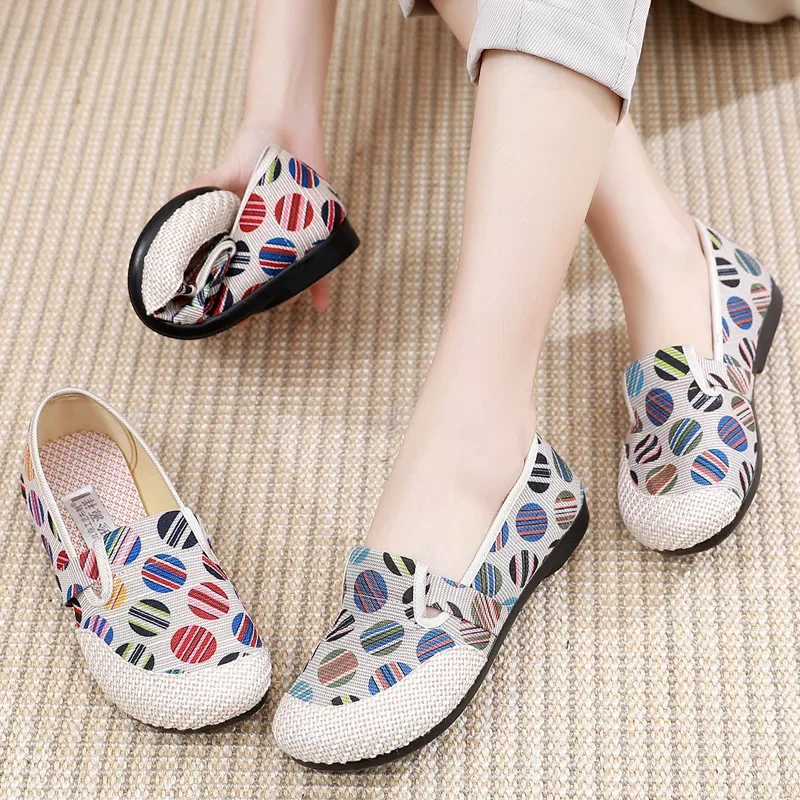 Women's Flat Ladies Shallow Loafers Female Ethnic Old Beijing Cloth Shoes Flat Heel Canvas Shoe Embroidered Single Shoes