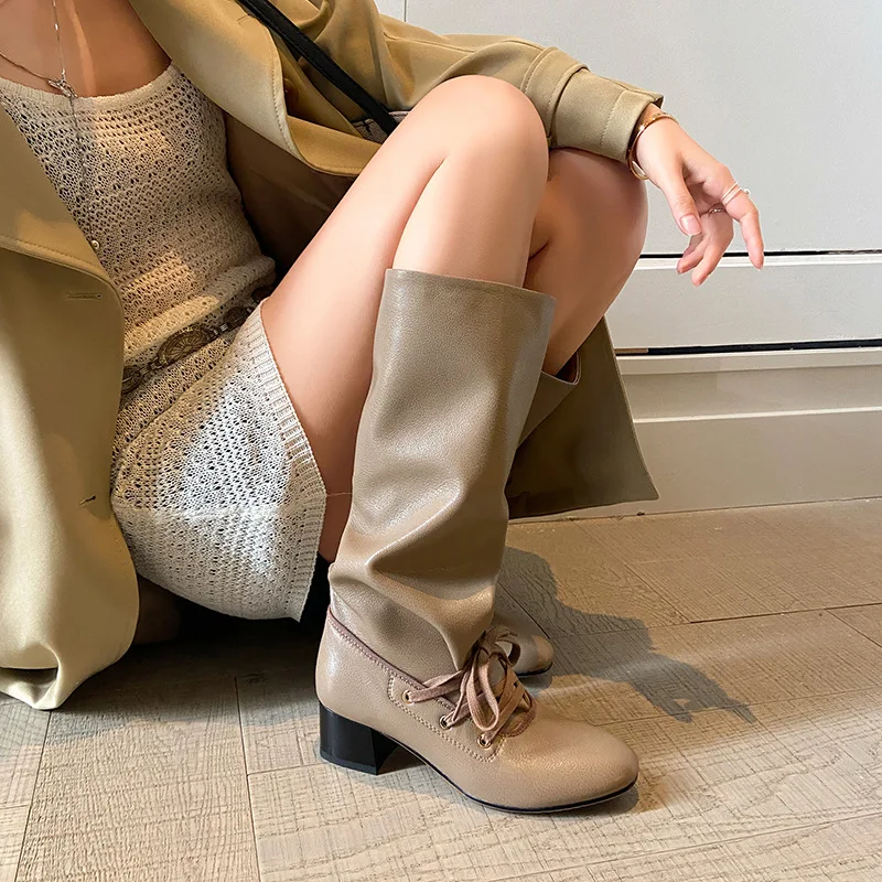 

Arden Furtado 2025 Autumn sheepskin Lace up Riding boots Round toe Pull-on Middle heel Knee high boots Commuter boots